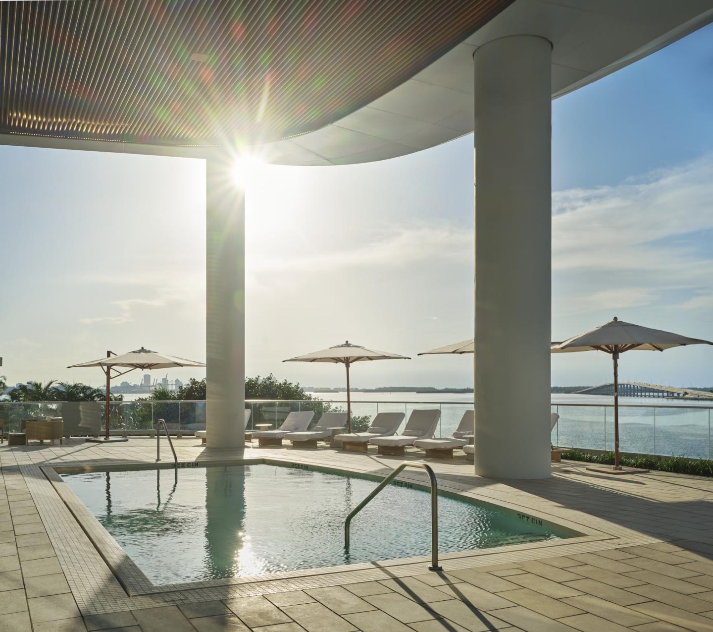 UnaResidencesMiami_BayfrontPool